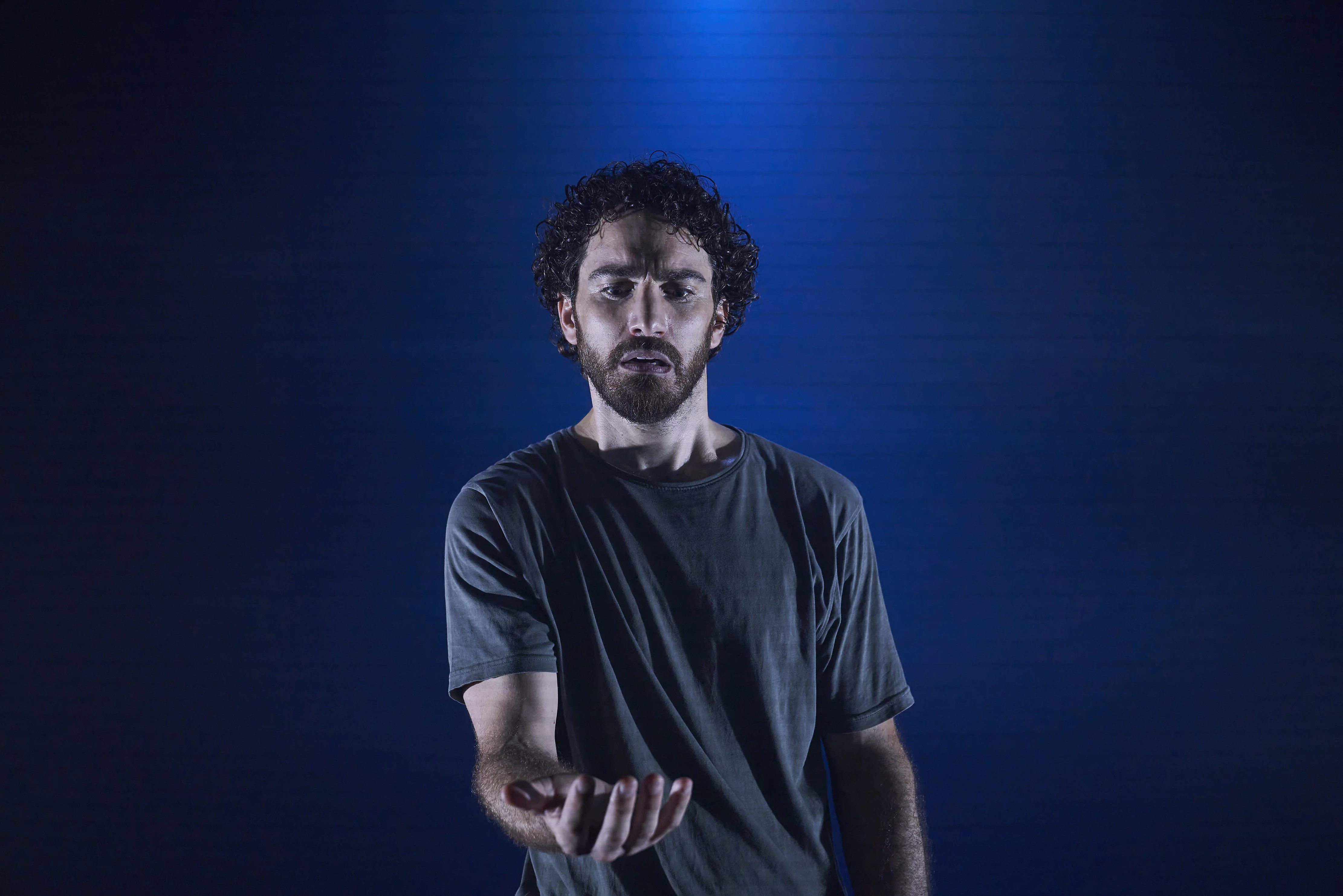 EN MITAD DE TANTO FUEGO