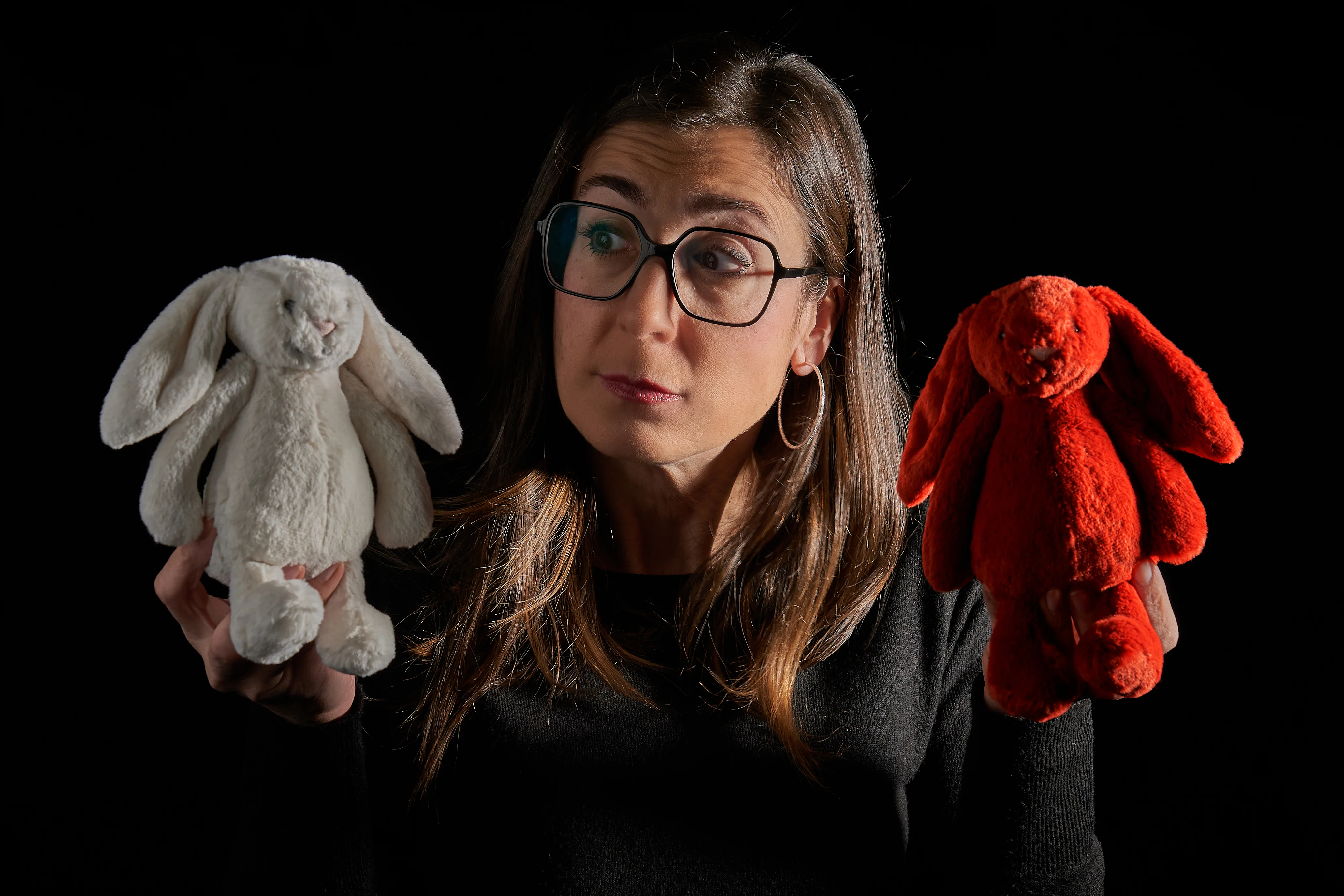 WHITE RABBIT RED RABBIT